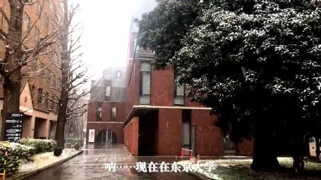 大雪天日本小孩赤脚跑沙滩这就是日本有名的寒冷教育