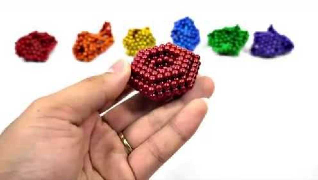 老外真是会玩用飞镖与巴克球制作出"摆锤"专门用来砸鸡蛋