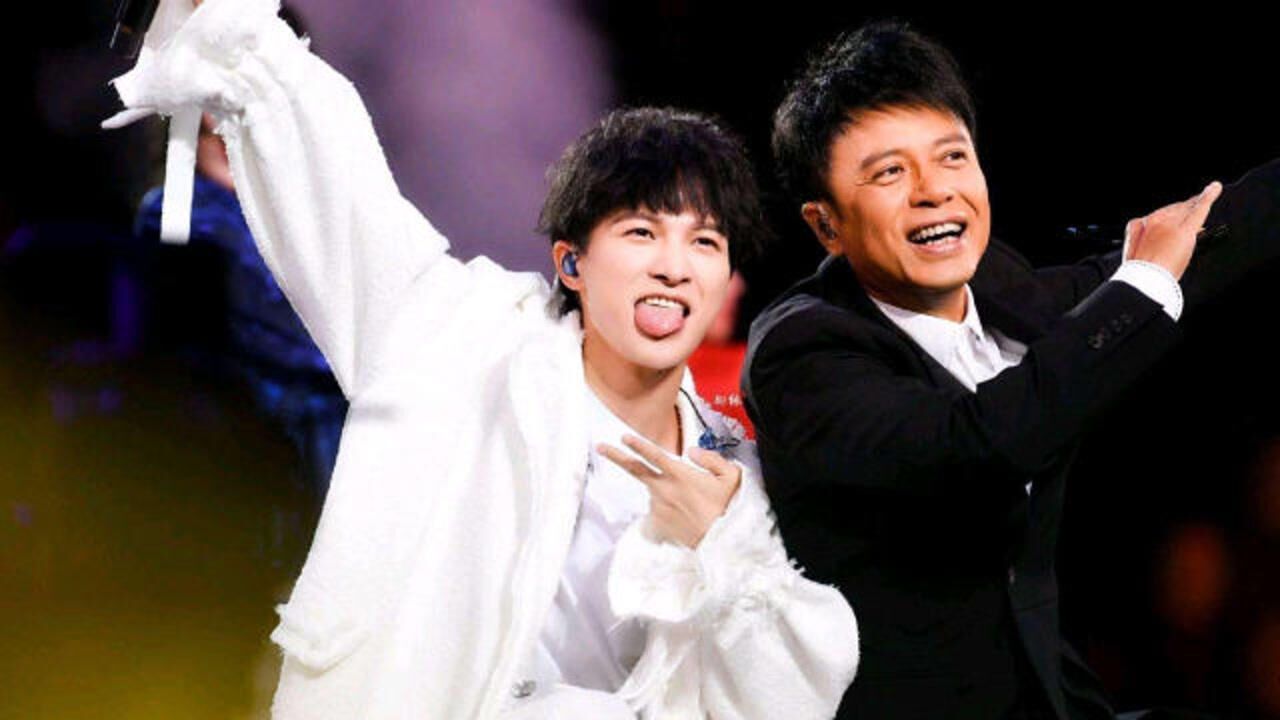 周深李克勤翻唱神雕侠侣主题曲天下有情人让原唱周华健都惊呆了