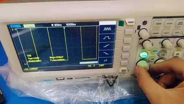 数字示波器前置按钮的英文功能介绍和使用方法