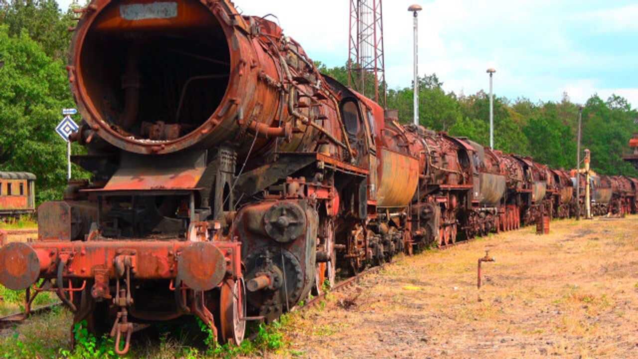 报废火车锈的不成样子感受一下岁月的沧桑网友这是真正的老铁