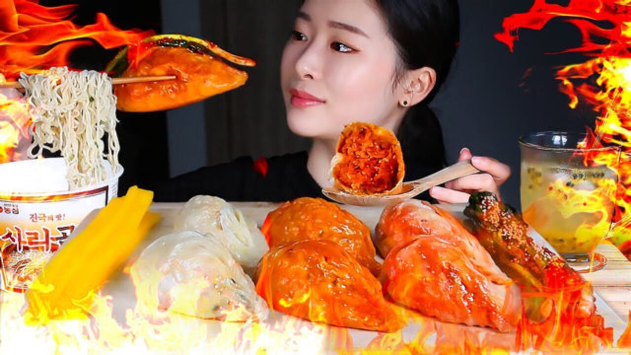 美食二倍速:小姐姐吃海鲜杯面,排骨馅蒸饺,泡菜馅蒸饺,虾仁馅蒸饺