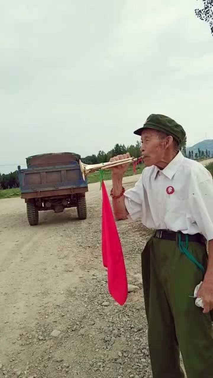 老红军吹冲锋号听见这个声音顿时有一种热血沸腾的感觉