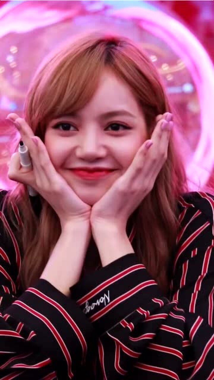 lisa:双手托着,摆个小pose_腾讯视频