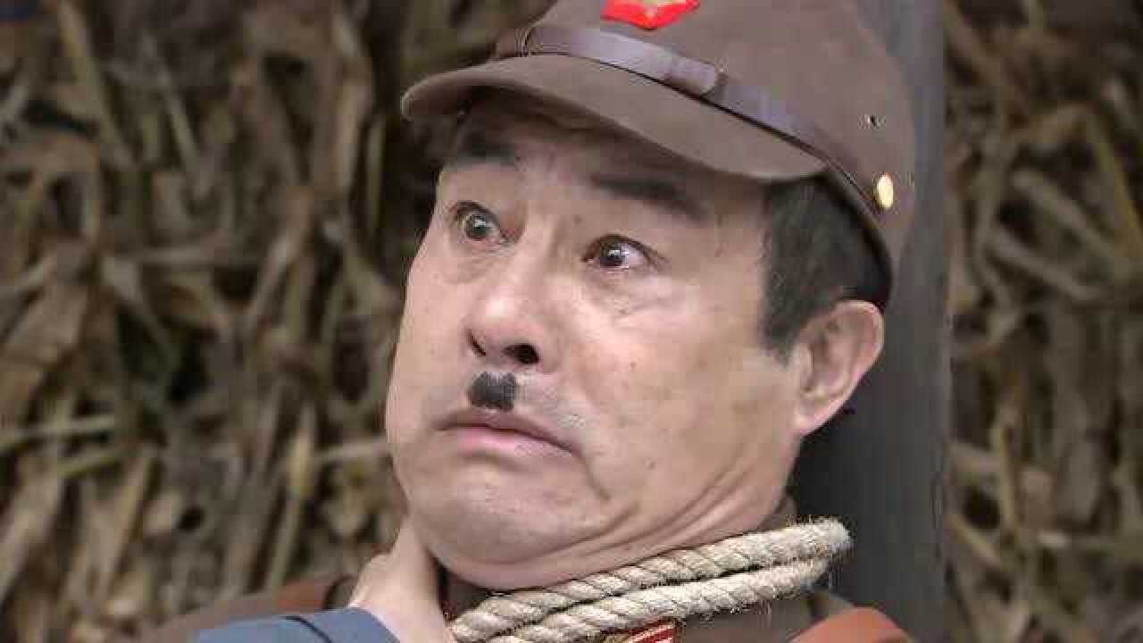 修脚匠为父报仇把鬼子大佐头皮都割了鬼子看到尸体吓傻了