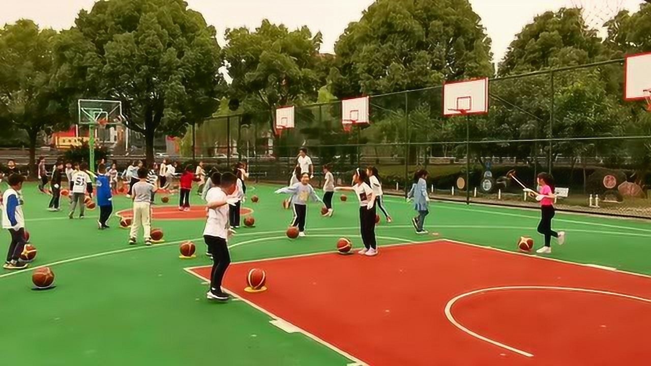 二年级 原地多种姿势拍球(华泰小学 张华东)_腾讯视频