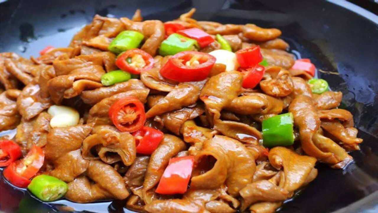 川渝名菜火爆肥肠的做法,香辣脆爽,真是太下饭了,看着都解馋