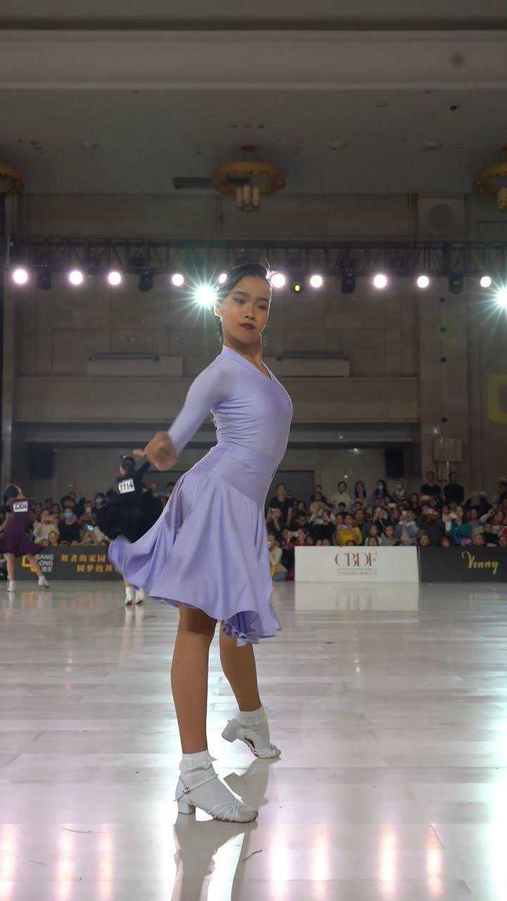 胡钰煊cbdf重庆赛12岁女单精英组拉丁舞前六热情的桑巴强劲的鼓点