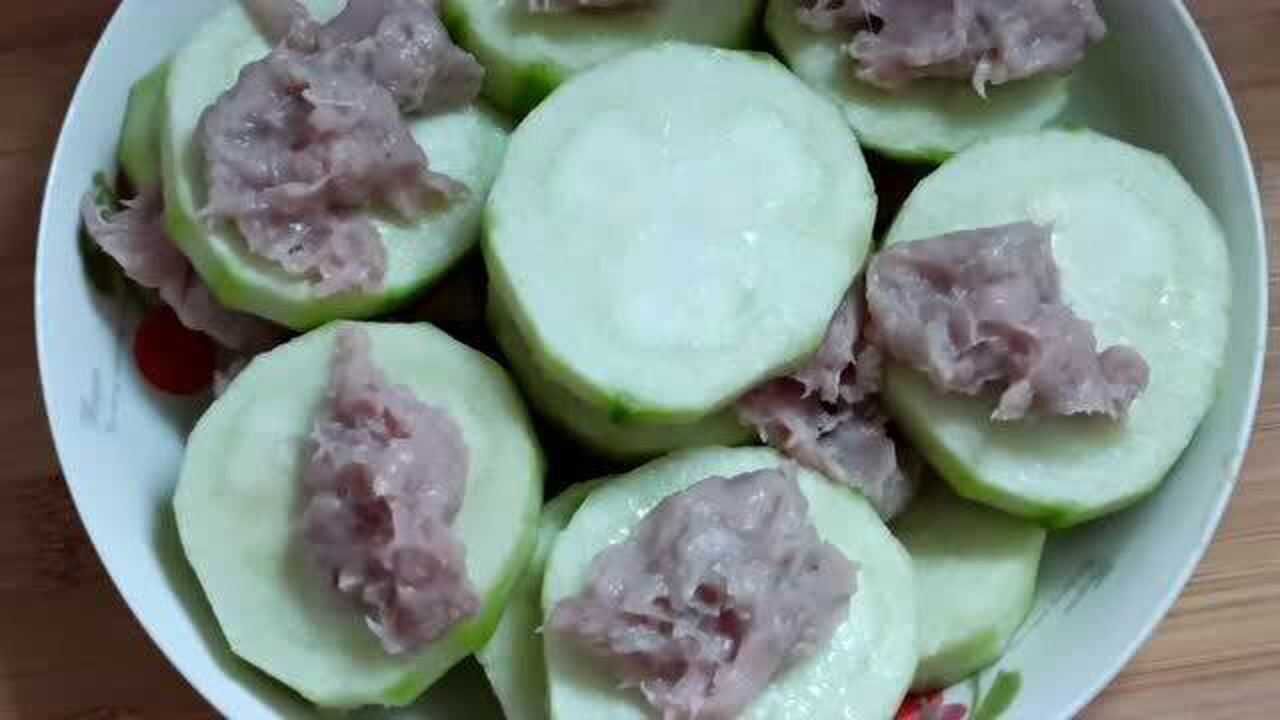 鱼滑蒸水瓜,口感鲜甜比鱼丸嫩,关键是制作简单