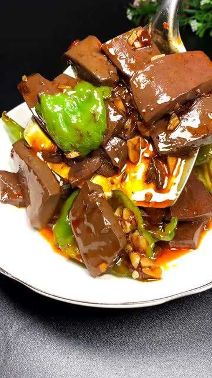 鸭血炒青椒做法来了,色味俱佳,隔壁家的孩子看得垂涎欲滴_腾讯视频