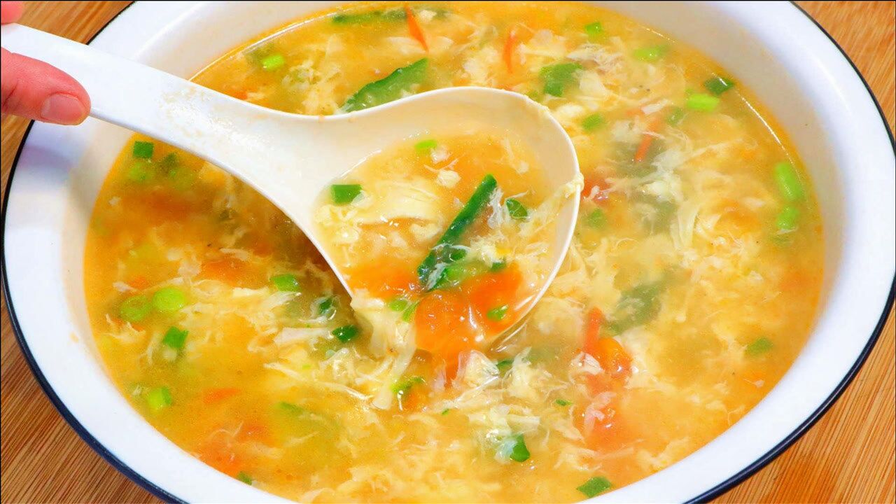 西红柿鸡蛋汤最忌直接倒入鸡蛋教你2招蛋花漂亮汤汁鲜美