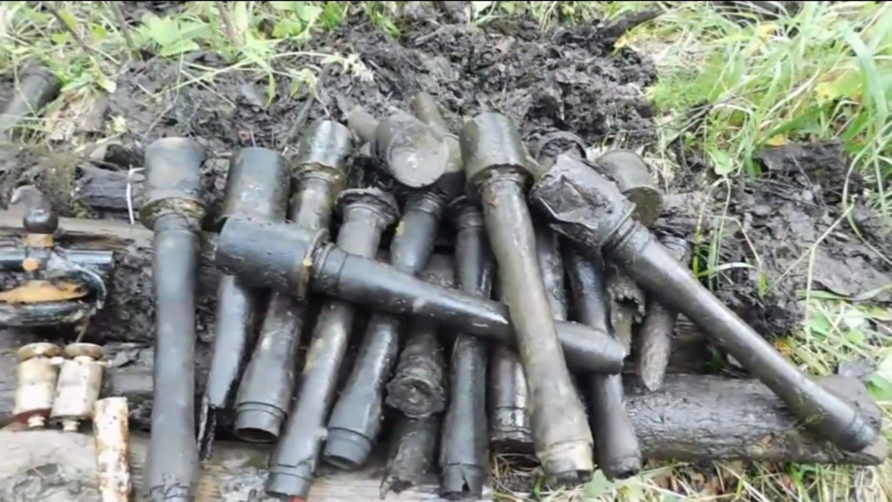 二战战场挖到好多手榴弹都有70多年历史了应该都报废了吧