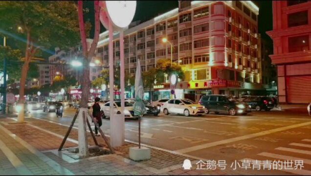 实拍福建石狮市街区夜景,夜景真漂亮,和二线城市差不多.