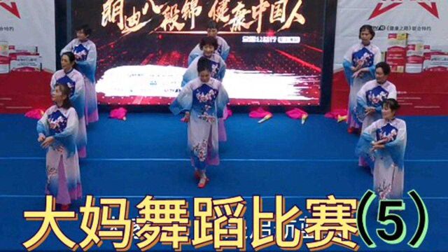 上海商场内发现有演出,时尚大妈舞蹈队优美表演,你喜欢吗