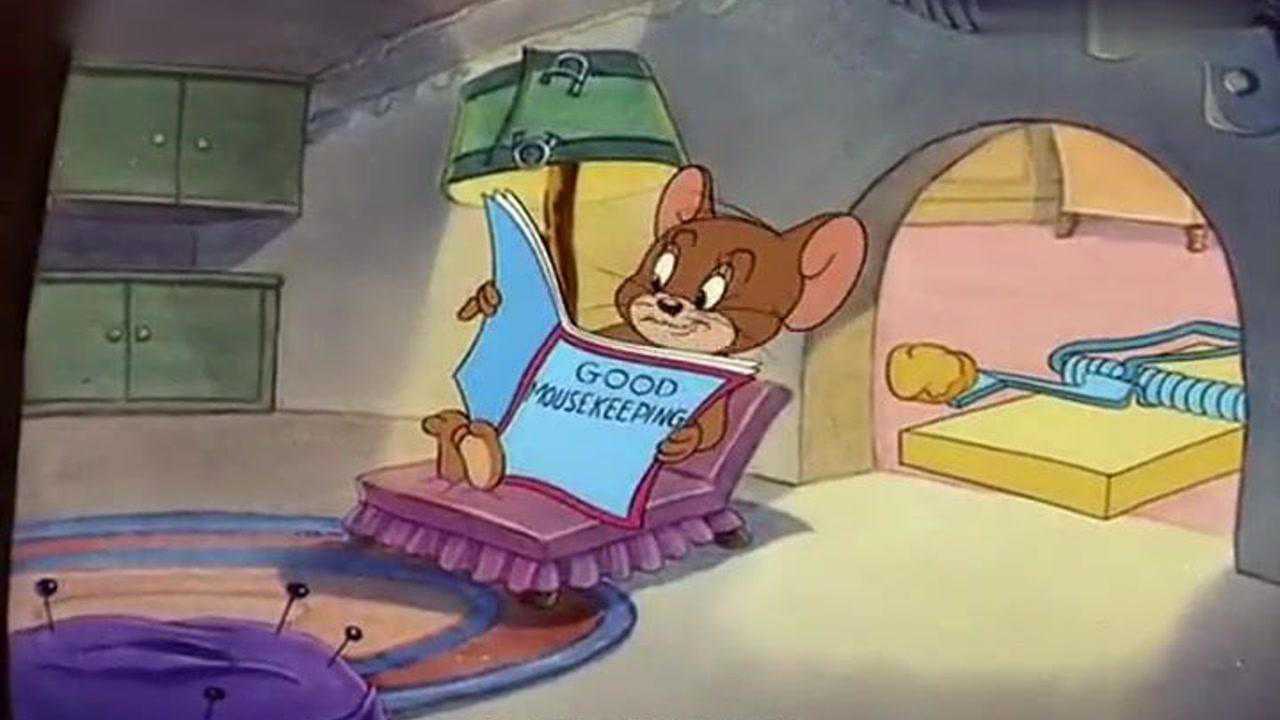 猫和老鼠:杰瑞躺在小沙发上,揪着鼠夹奶酪,根本不怕被夹住