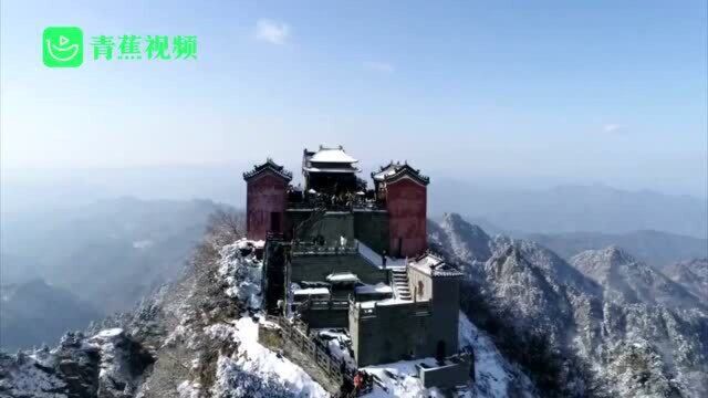 雪霁天晴朗!航拍武当山邂逅跨年最美雪景 琼楼玉宇秒变水晶宫