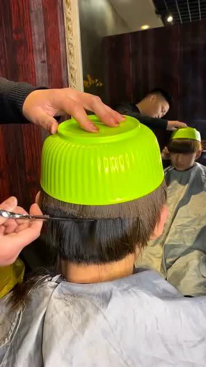 这就是传说中的锅盖头绿油油的碗太抢眼一般人真顶不住