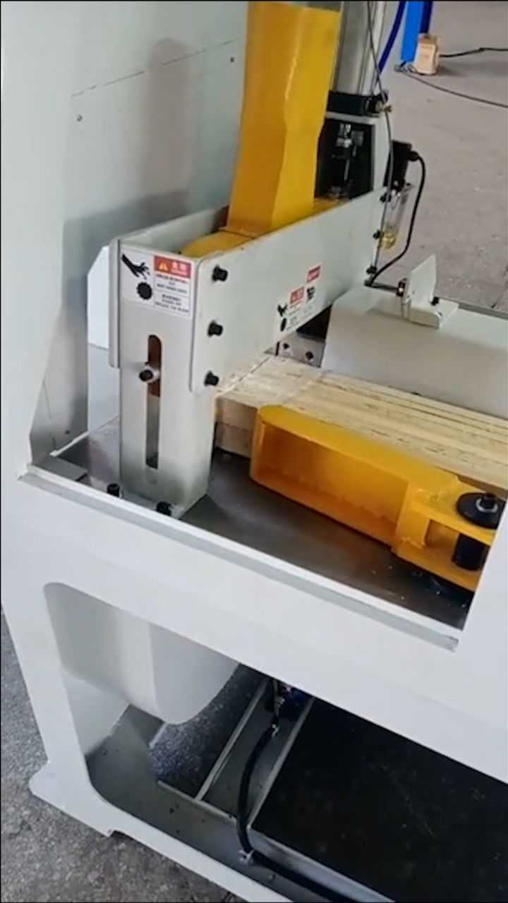 【九州创意】数控断料锯自动木方断料数控操作不仅安全而且效率高