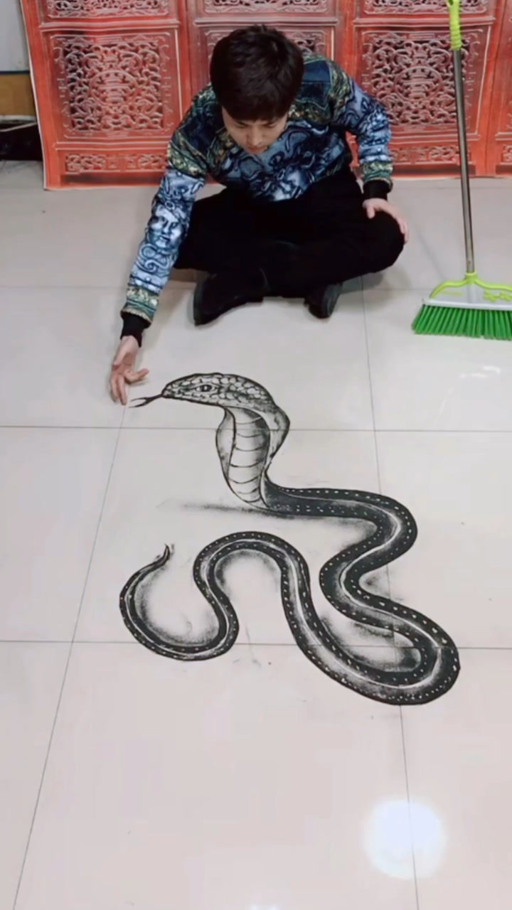 地板砖上画画立体画