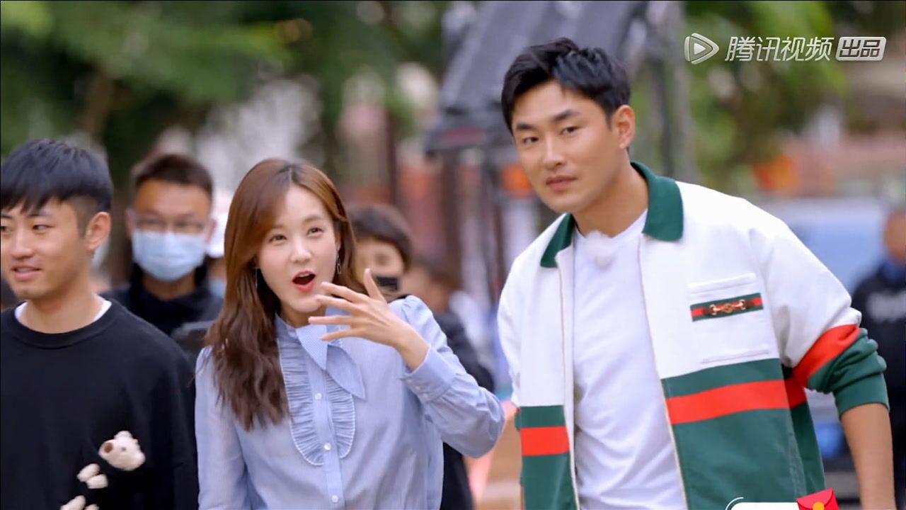 王彦霖探班李一桐看到王彦霖准备的惊喜后李一桐激动到语无伦次