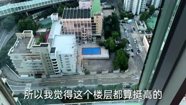 实拍香港一家4口住1000尺蜗居,地铁上层价值1450万,看究竟值不值