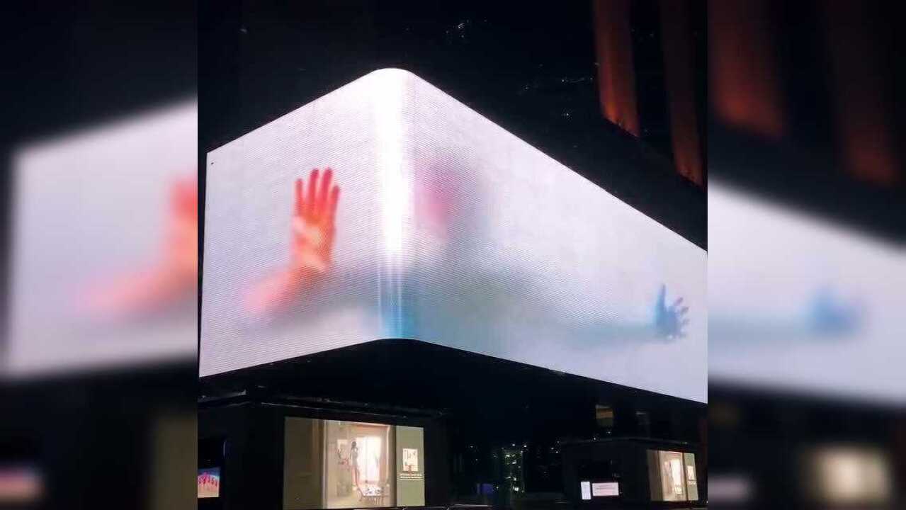 你们来看看首尔的3d裸眼大屏不得不说屏幕这一块韩国确实厉害