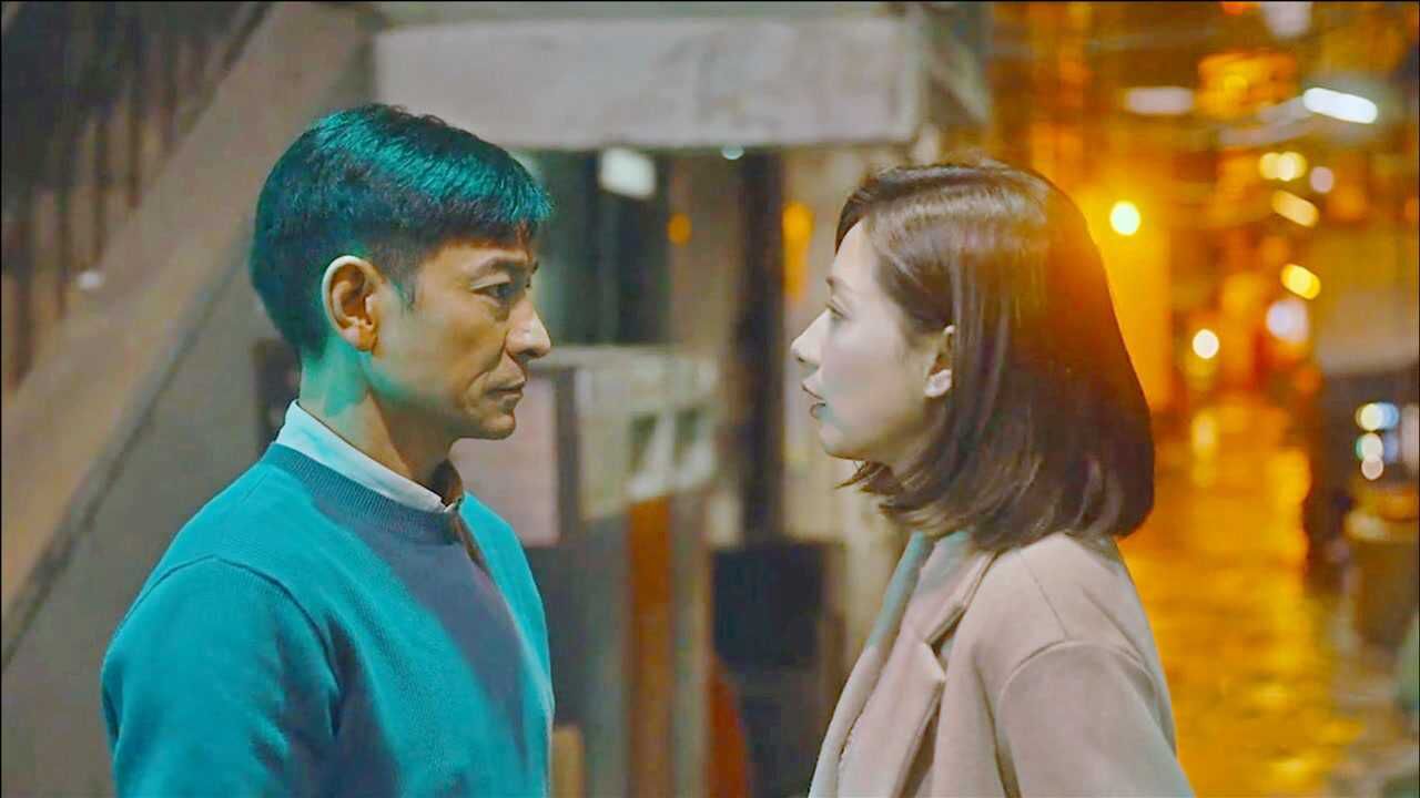 人潮汹涌:刘德华对万茜一见钟情这幕,忍不住回看10遍,太甜了