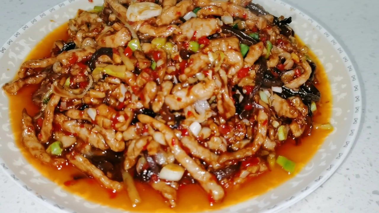 经典川菜鱼香肉丝的正宗做法,比例做法是关键,酸甜微辣开胃又下饭