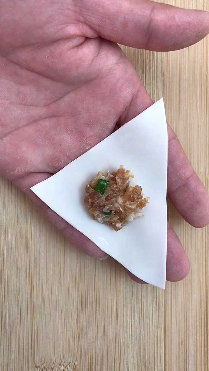 三角形皮子包馄饨
