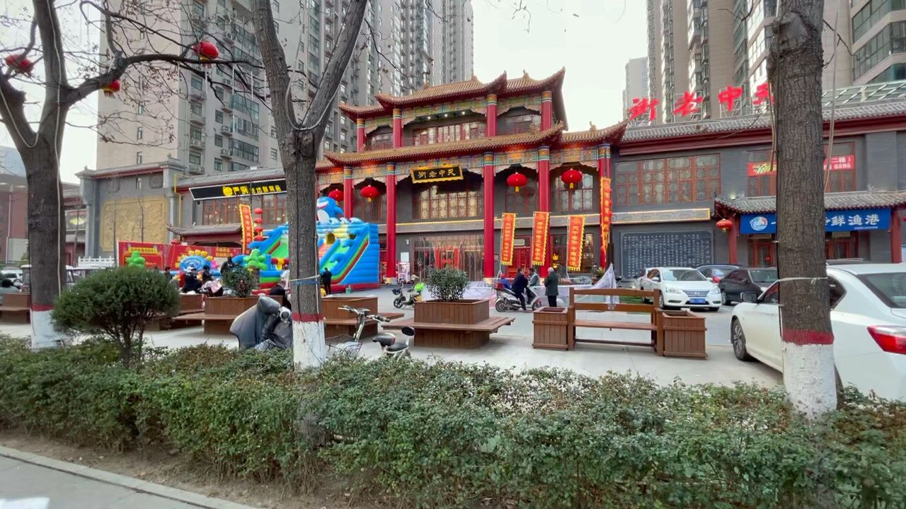 河南省驻马店市天中老街本地特色小吃街