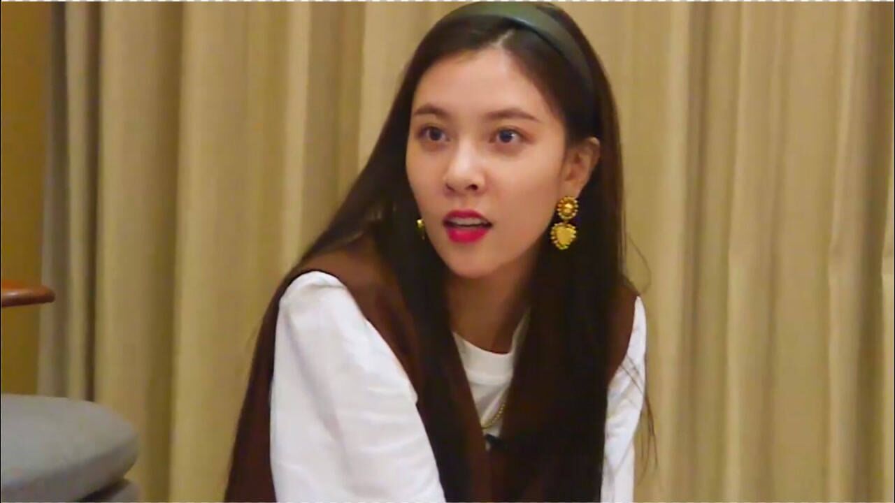 宋妍霏好奇姚译添的"穿衣经",探秘《奔跑吧》总导演姚译添衣柜