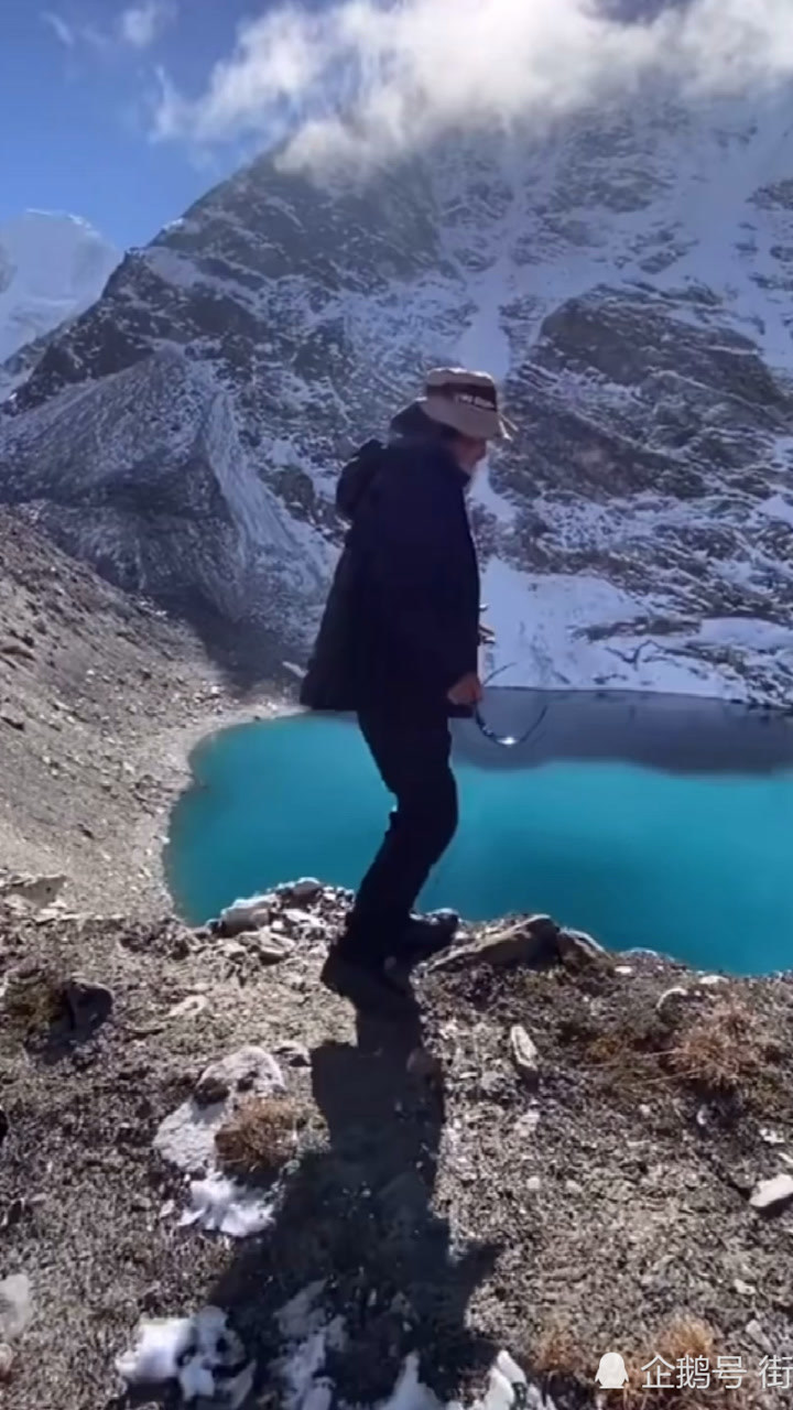 善良的冰川王子听扎西讲述他所认识的西藏冒险王