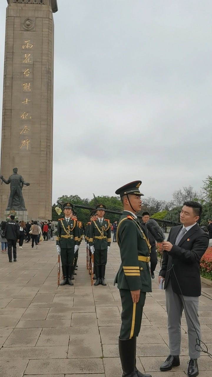 清明節南京雨花臺革命烈士陵園人山人海為革命先烈吊念