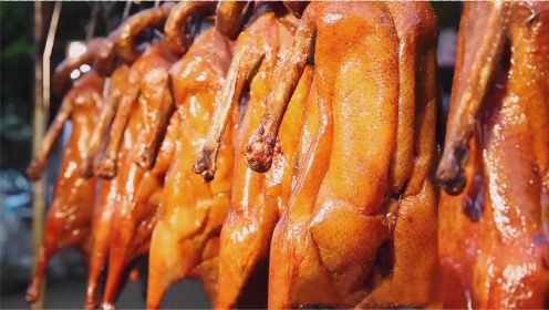寻味广东美食纪录片：大厨专注20年荔枝柴烧鹅，皮脆柔嫩日售上百只