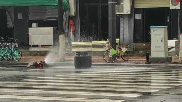 陕西西安大寨路一日化厂失火 直击消防救援现场