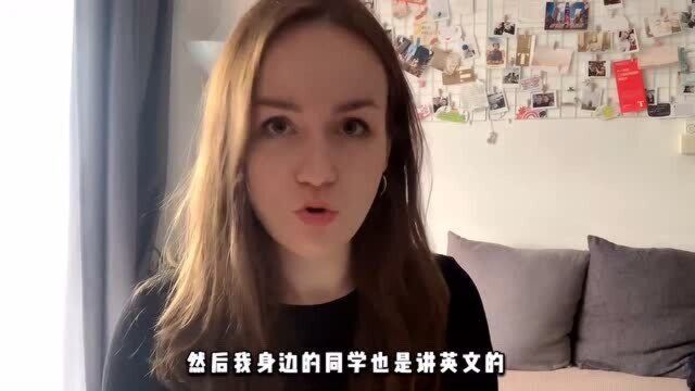 美国女孩从小在中国生活20年,中文很地道,但英文会不懂说吗?