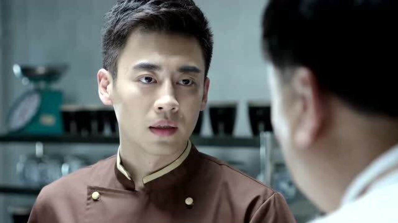 警察锅哥简凡想劝老爸搬家去城里大赚一笔怎料却被一顿臭骂