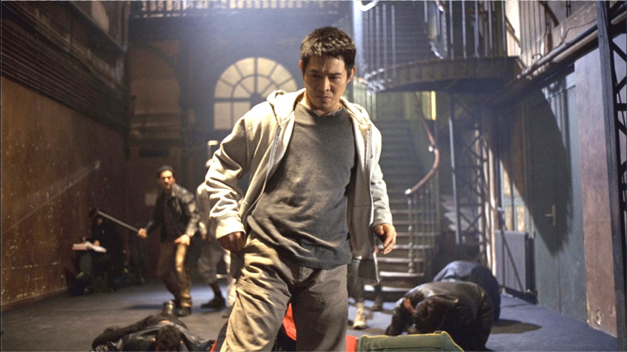 李连杰横扫地下拳坛,16连胜黑拳冠军,没人能抗住他三拳,动作片