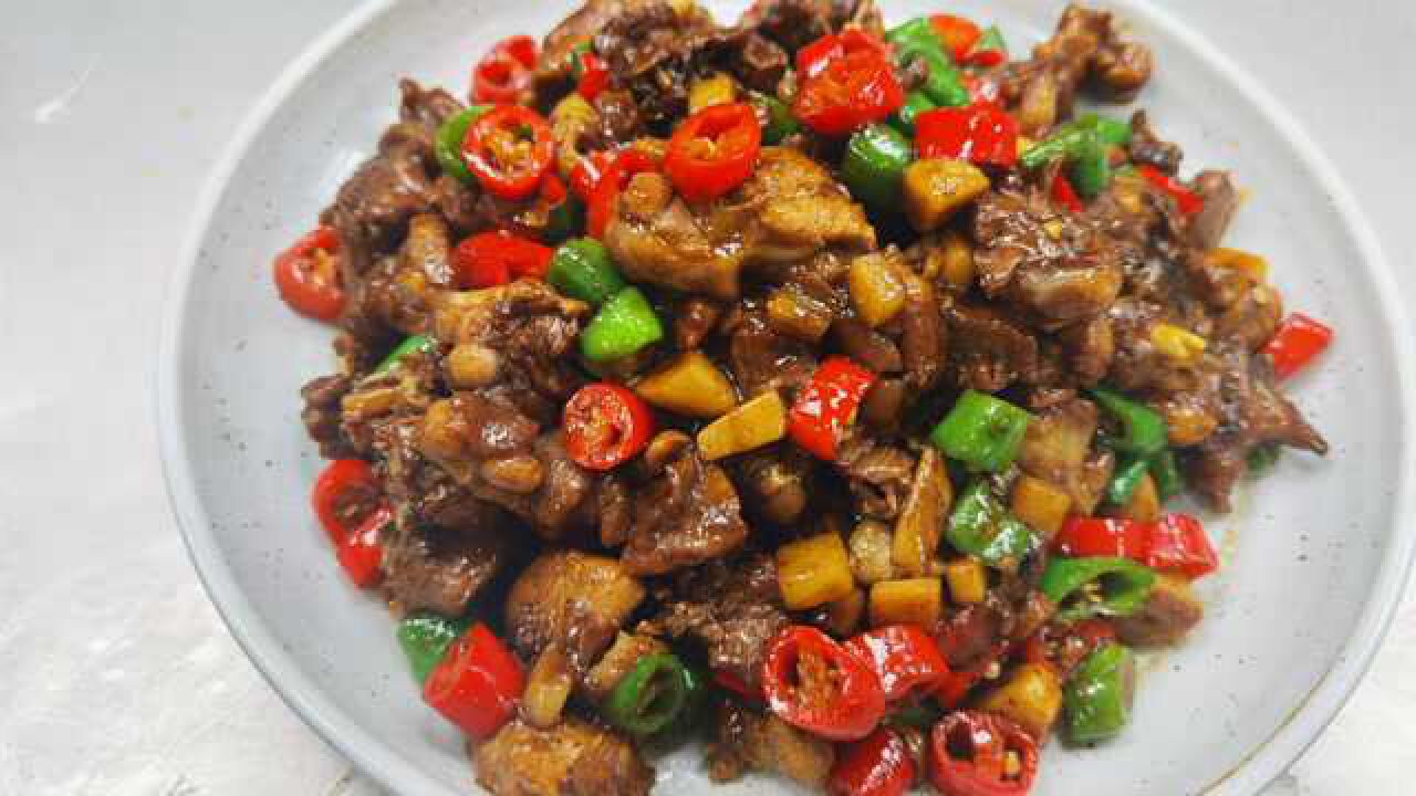 生炒小公鸡美味好吃的家常做法,口感非常鲜嫩!_腾讯视频