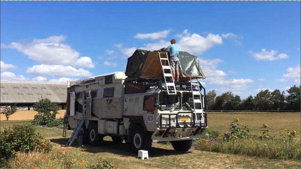 6轮越野房车真奇怪,车顶搭帐篷,车内升降床,拆了底盘跑得快_腾讯视频