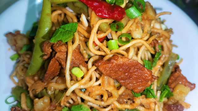 小炒肉焖面,山西特色焖面之一,地道家乡味,好吃易上手_腾讯视频