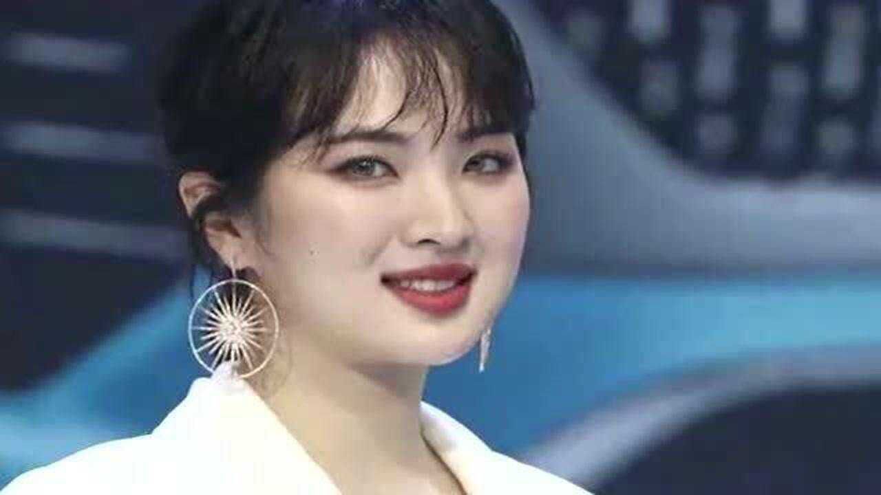 华为二公主姚安娜或被蒙蔽了双眼,认为自己艳压群芳,太可笑了!