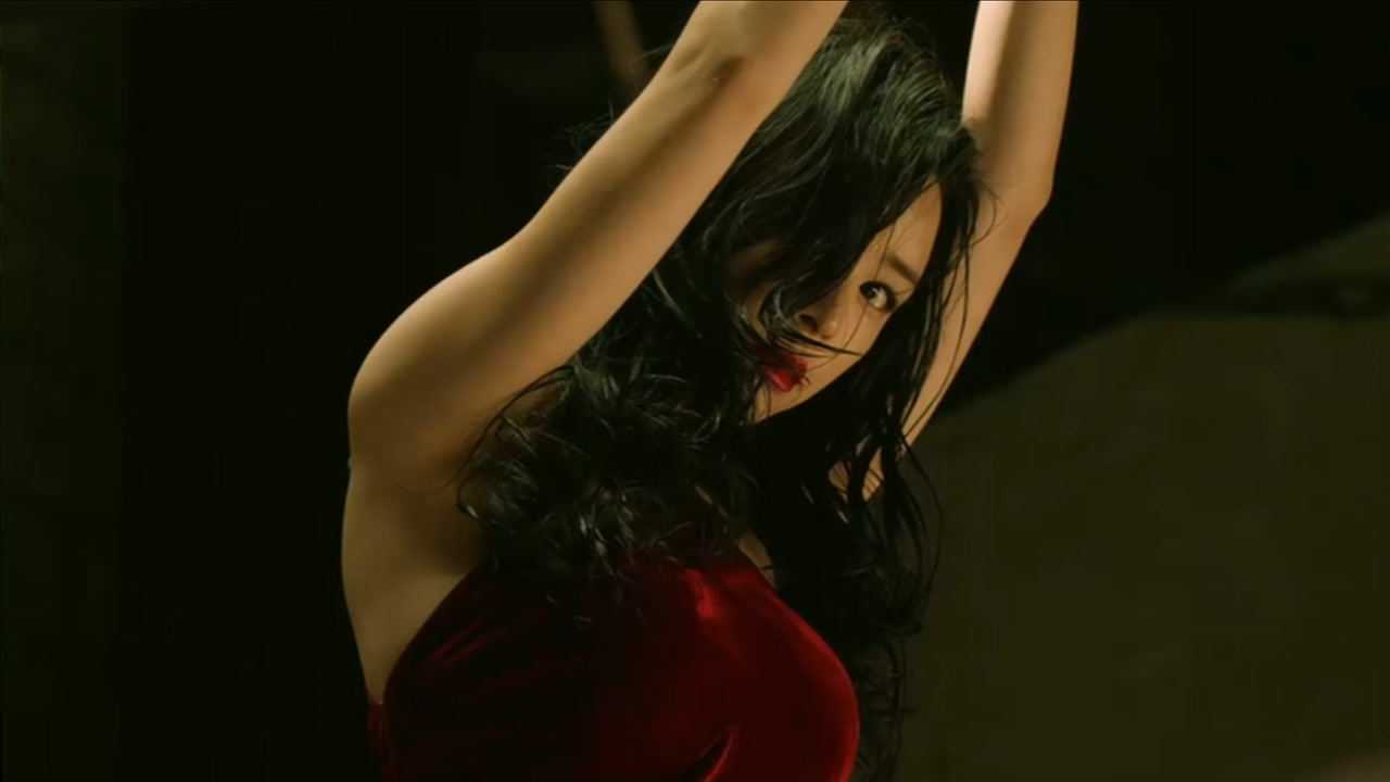 快手枪手快枪手冷艳美女被日本鬼武士绑架活活吊起来