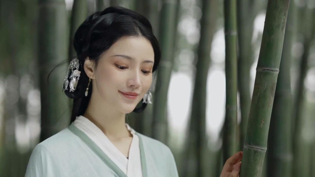 花西子唯美古风少女找回一段千年前的回忆