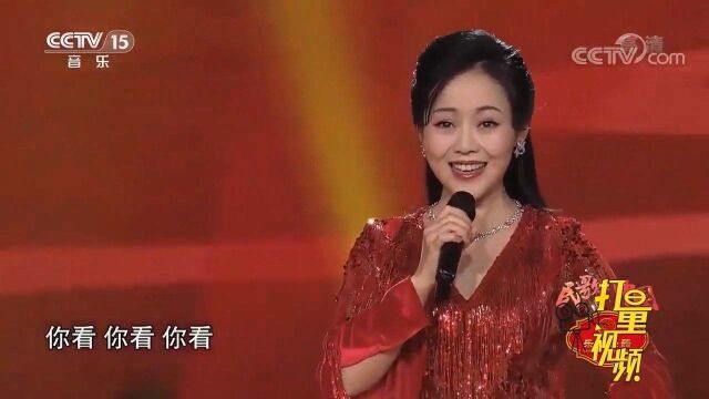 陈笠笠演唱《美丽大中国》,歌声细腻甜美,好听极了