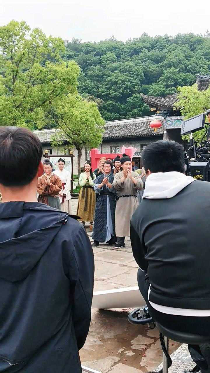 潘长江,苑琼丹主演的电影《豆包县令》紧张拍摄中_腾讯视频