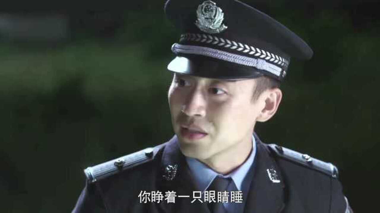 警察鍋哥簡凡立功心切拉著同事深夜尋找證據怎料同事太廢柴