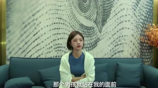 肆年4 :美女被人灌醉,还好小伙来得及时,不然遭殃了