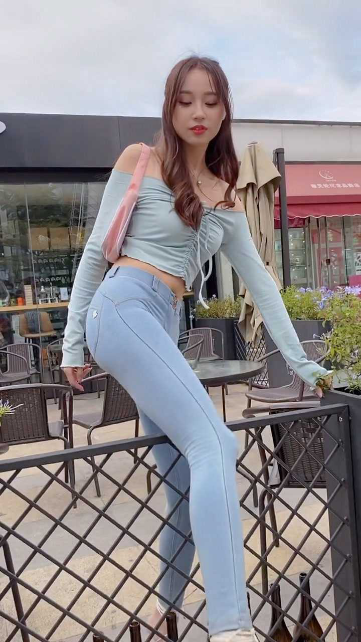 小姐姐腿长了不起呀