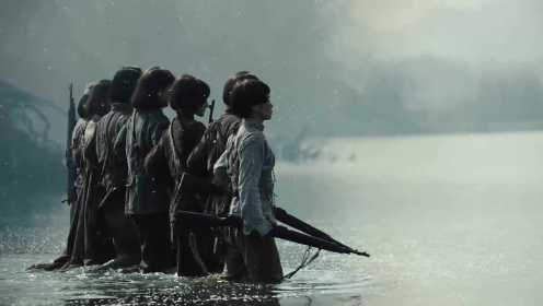 《百炼成钢》抗联妇女团的八位女兵以死明志，手挽手走入江中！
